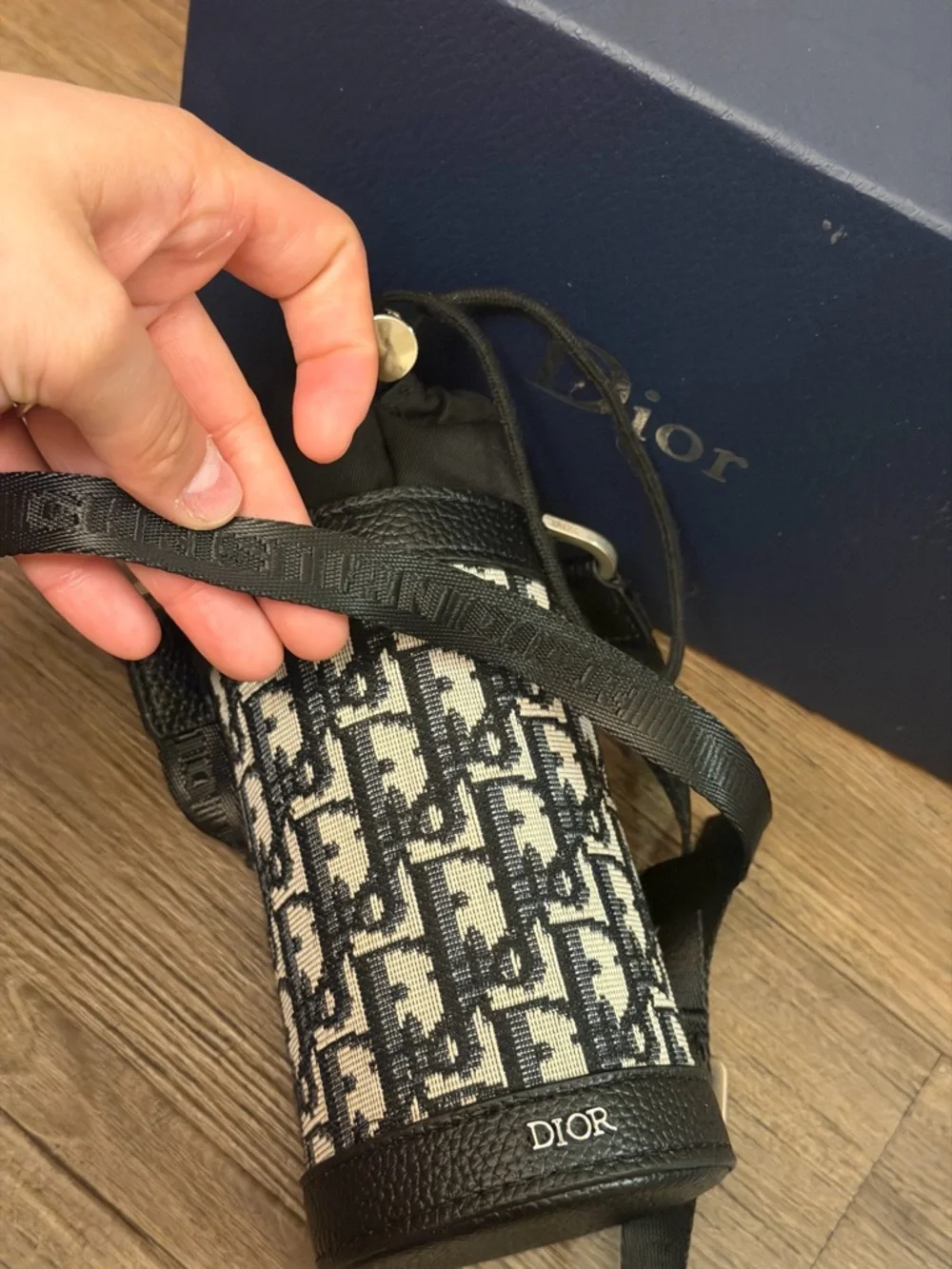 Dior Stainless Bottle with Black & Cream trotter Carrier - Picture 12 of 13